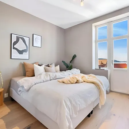 Roomsly - Great View & Private Terrace